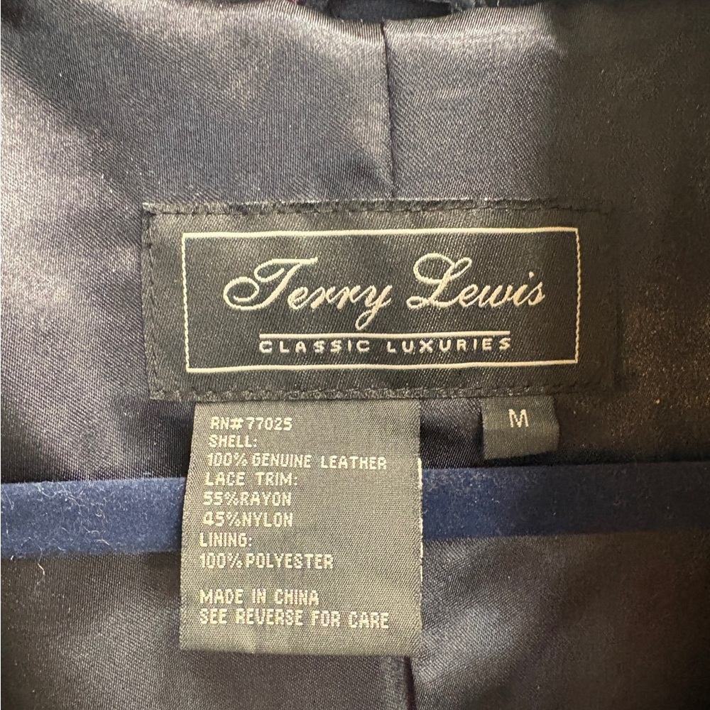 Terry Lewis Coat Navy Leather
Suede Buttons Lace Trim
Pockets Lined Size M - Picture 5 of 11